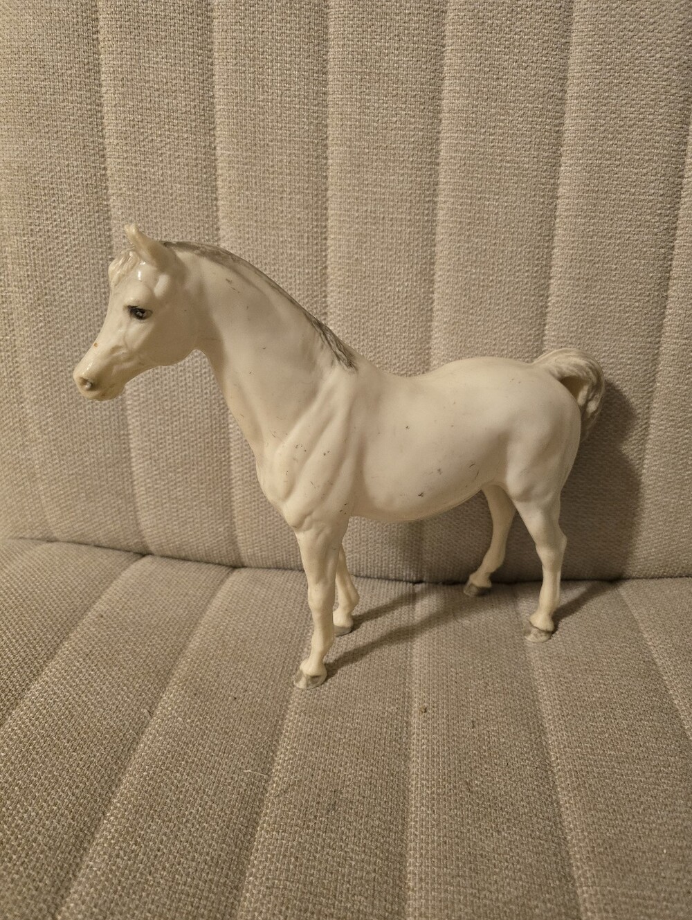 Breyer Horse Vintage Glossy White Alabaster Family Arabian Mare - Picture 2 of 4